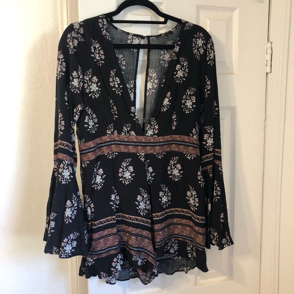 Trumpet Sleeve Plunging Romper (Black/multi) - Picture 2 of 5